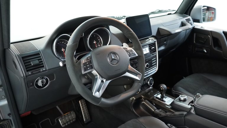 mercedes-benz g500 4x4 interior2